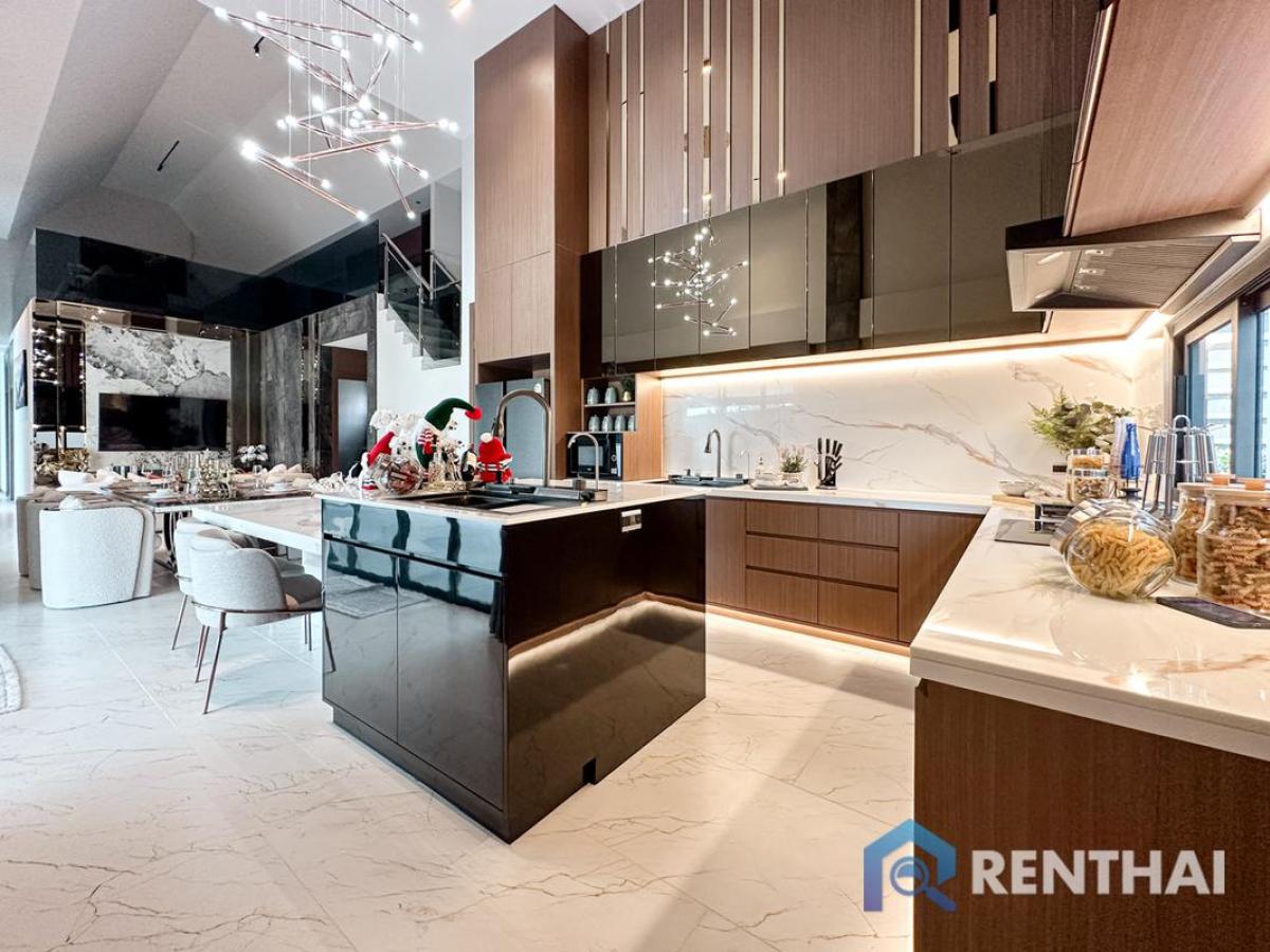 For SaleHousePattaya, Bangsaen, Chonburi : Exquisite Villa with Private Pool