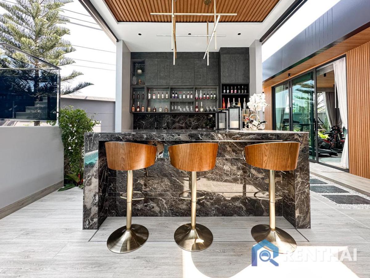 For SaleHousePattaya, Bangsaen, Chonburi : Exquisite Villa with Private Pool