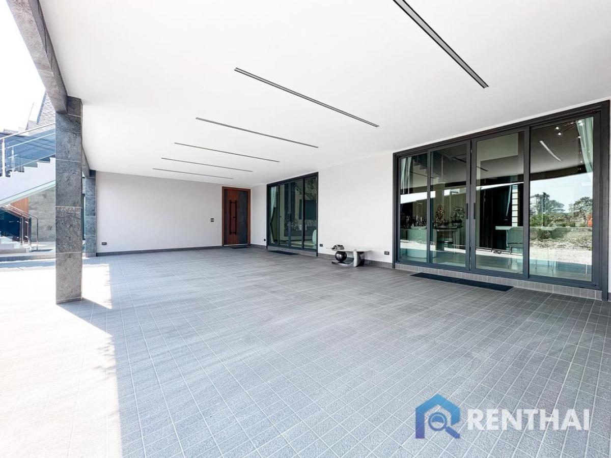 For SaleHousePattaya, Bangsaen, Chonburi : Exquisite Villa with Private Pool