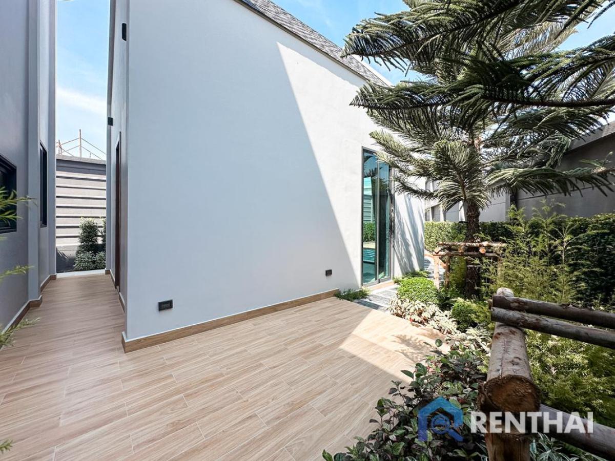 For SaleHousePattaya, Bangsaen, Chonburi : Exquisite Villa with Private Pool