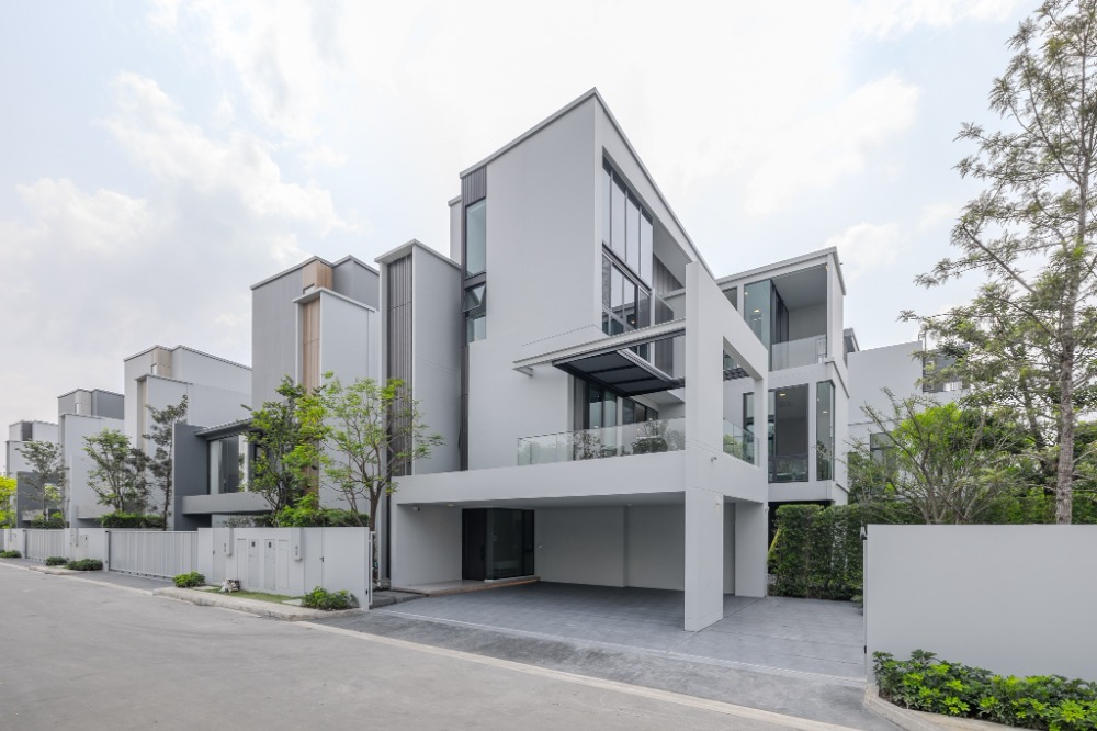 ให้เช่าบ้านพัฒนาการ ศรีนครินทร์ : Vive Krungthepkritha | ให้เช่าบ้านเดี่ยวหลังมุม 4 ห้องนอน แต่งสวย แบบ Modern Luxury ดูอบอุ่น น่าอยู่ ใกล้รร.นานาชาติเวลลิงตั้น