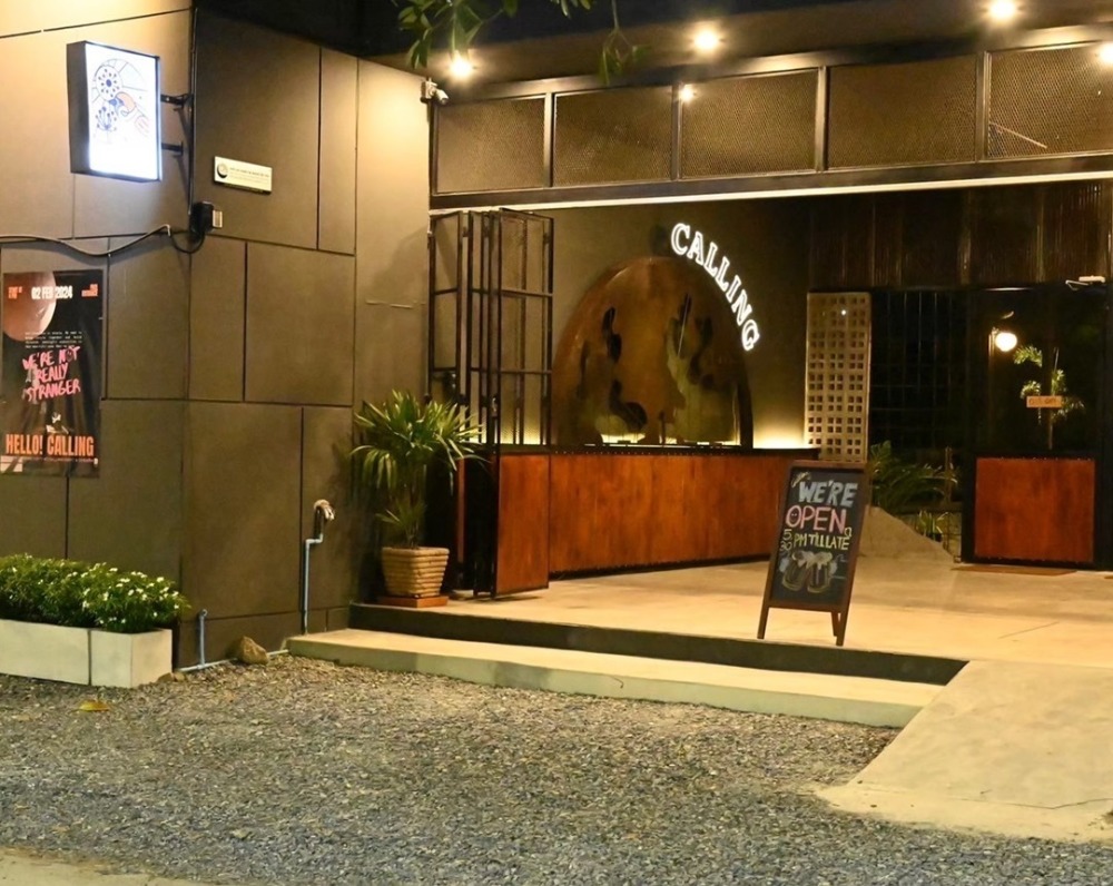 For LeaseholdRetail SpacePathum Thani,Rangsit, Thammasat : For sale: Bar Restaurant near Thammasat University, Rangsit, near Bangkok University, with 2 zones: Indoor and outdoor.
