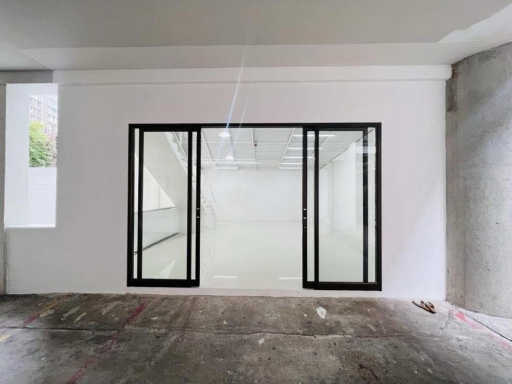 For RentShowroomSukhumvit, Asoke, Thonglor : 🌟Office For Rent & SALE at Sukhumvit 24 Condominium- 2 floors with 223sqm.,near BTS Phromphong 500meters.
