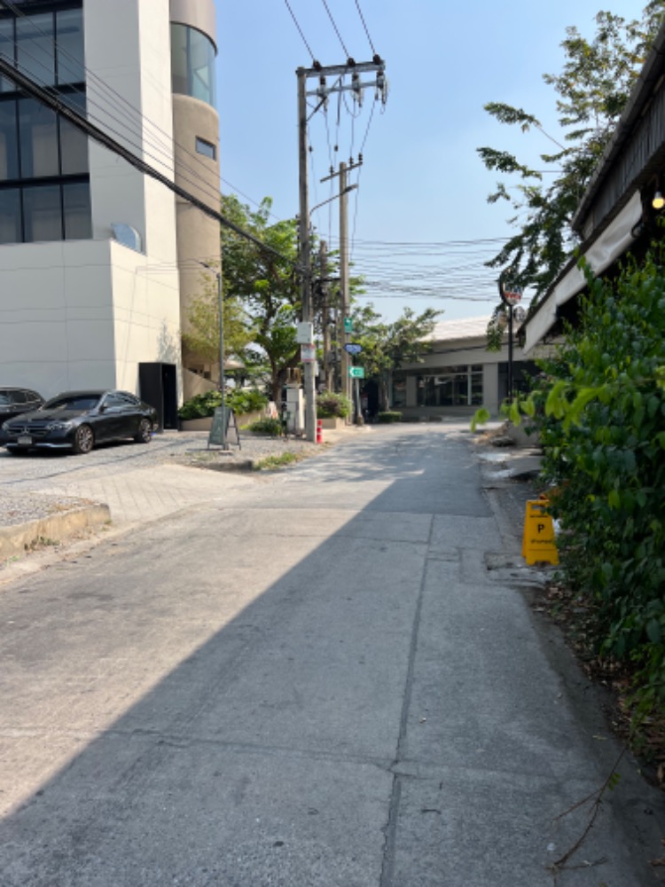 For RentTownhomeChokchai 4, Ladprao 71, Ladprao 48, : Newly renovated, 4 bedrooms, 3 bathrooms, 2 new air conditioners, no one in front of the house