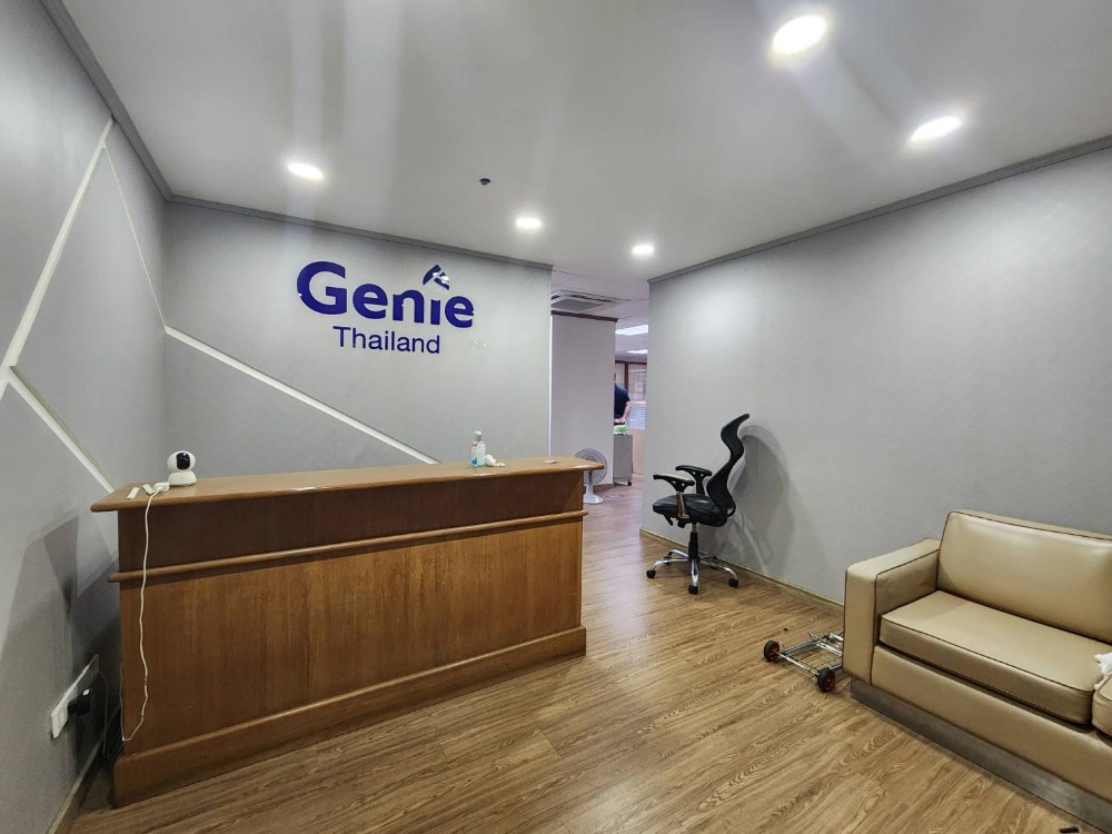 For RentOfficeSukhumvit, Asoke, Thonglor : Office for rent, very good location, only 300 meters from MRT Sukhumvit or BTS Asoke, P.S. Tower building, area 382 sq m., 20th floor