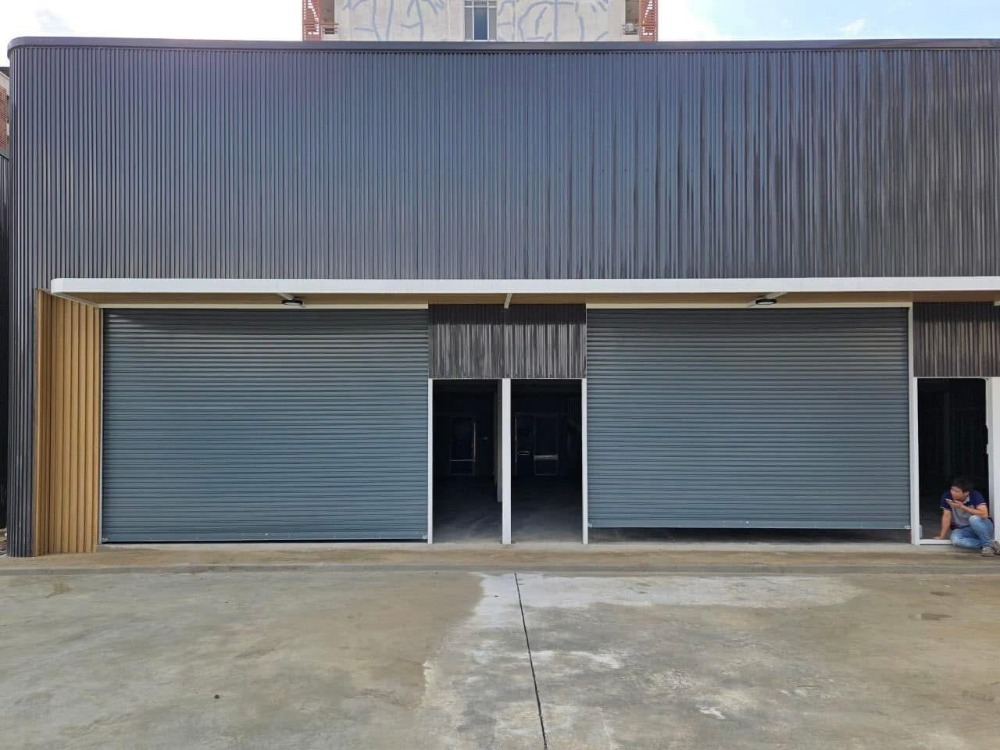 For RentWarehouseRamkhamhaeng, Hua Mak : Warehouse for rent, Town in Town, Ram Intra Expressway, suitable for business, stocking goods, fulfillment, clinic, office, cafe.