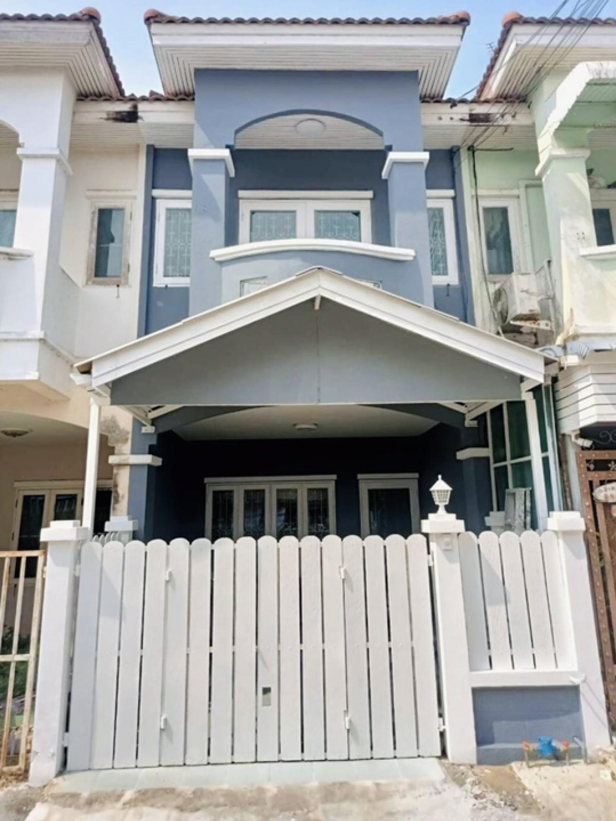 ขายทาวน์โฮมนนทบุรี บางใหญ่ บางบัวทอง : ขายทาวน์เฮ้าส์ 2 ชั้น 16 ตร.ว. หมู่บ้านศิริวรรณ-ชวนชม บางบัวทอง (Siriwan-Chuanchom Bang Bua Thong) ซอยนาทอง ถนนบางกรวยไทรน้อย บางบัวทอง นนทบุรี