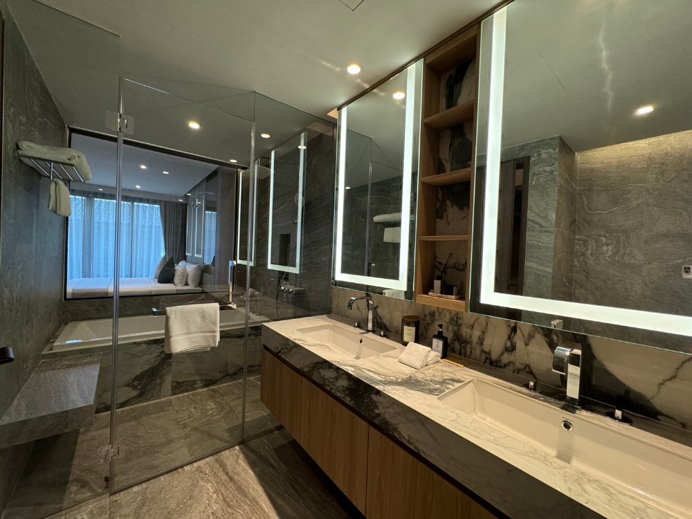 For RentCondoSukhumvit, Asoke, Thonglor : Brand-new apartment in Phrom Phong, conveniently located near EmQuartier & Emsphere. ** NO CO-AGENT ** 