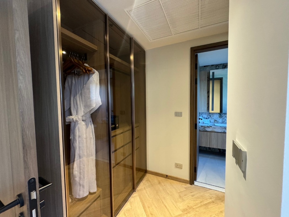 For RentCondoSukhumvit, Asoke, Thonglor : Brand-new apartment in Phrom Phong, conveniently located near EmQuartier & Emsphere. ** NO CO-AGENT ** 