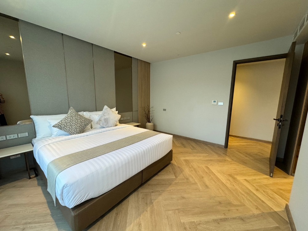 For RentCondoSukhumvit, Asoke, Thonglor : Brand-new apartment in Phrom Phong, conveniently located near EmQuartier & Emsphere. ** NO CO-AGENT ** 