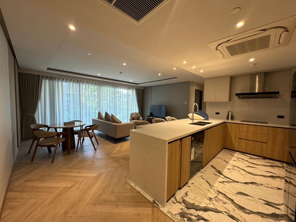 For RentCondoSukhumvit, Asoke, Thonglor : Brand-new apartment in Phrom Phong, conveniently located near EmQuartier & Emsphere. ** NO CO-AGENT ** 