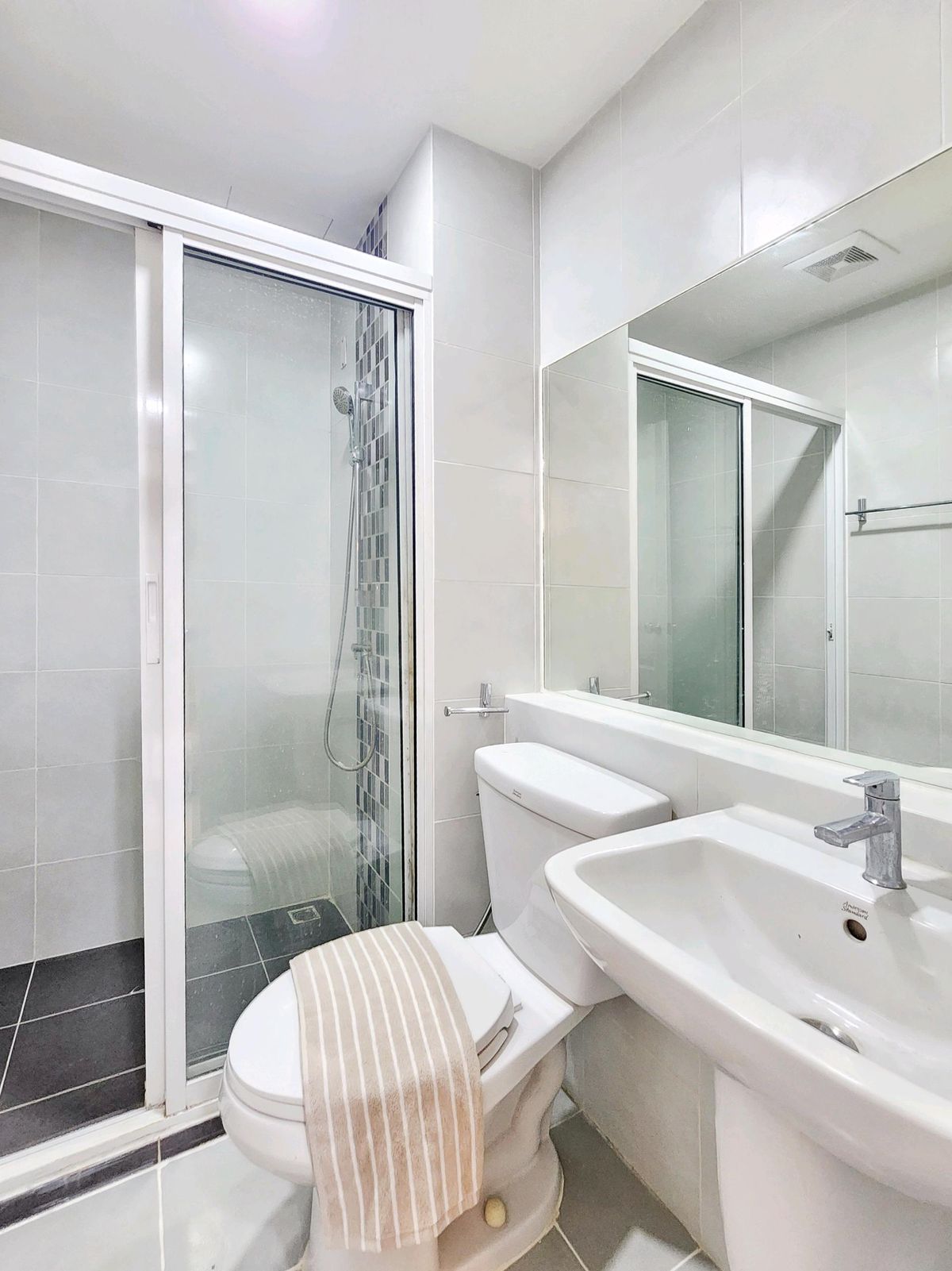 For SaleCondoRatchadapisek, Huaikwang, Suttisan : Here it is, the condo that everyone is asking about: 624 Condolette Ratchada 36