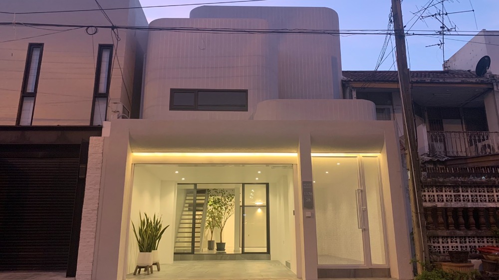 ขายทาวน์โฮมเกษตรศาสตร์ รัชโยธิน : 🏠[ขายบ้านรีโนเวทใหม่] สไตล์โมเดิร์นมินิมอล เรียบหรู ดูแพง – เสนานิคม 1 แยก 28 ใกล้ BTS เสนานิคม