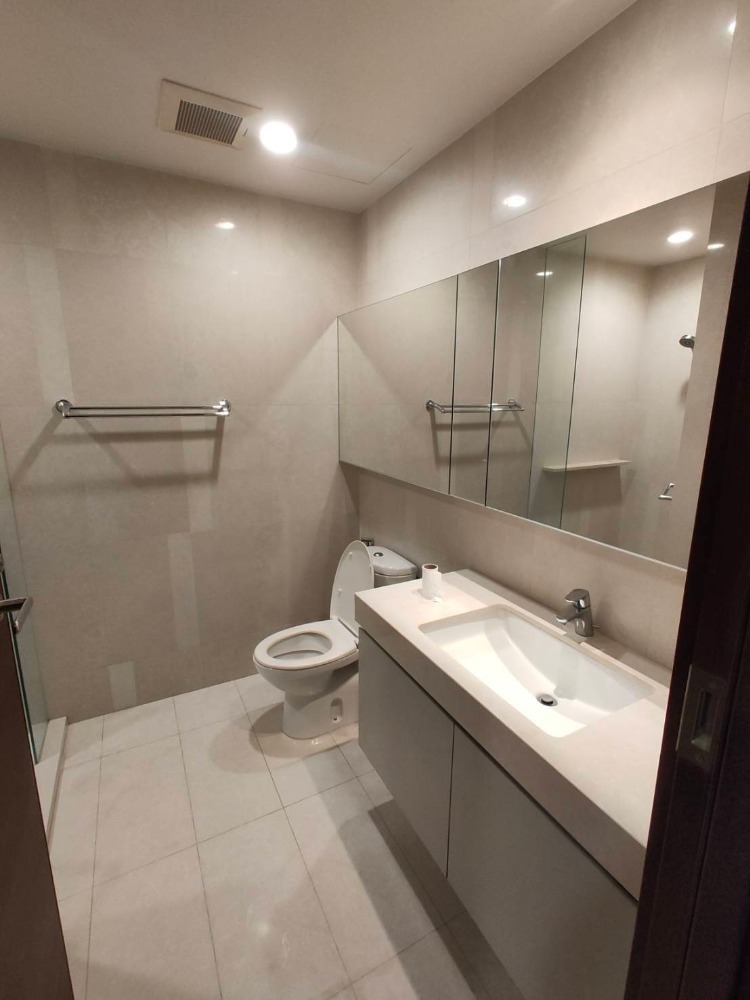 For RentCondoSukhumvit, Asoke, Thonglor : For rent 1 bedroom, 1 bathroom, The Diplomat 39, size 54 sq m., rental fee only 58,000 baht.