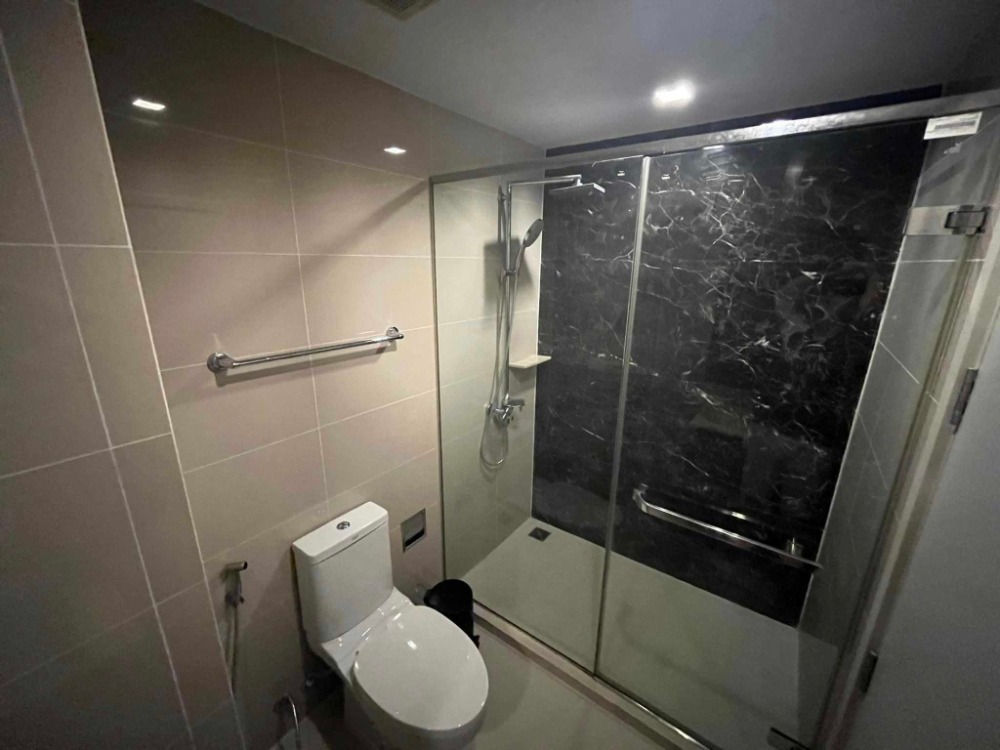 For RentCondoWongwianyai, Charoennakor : ⭐️ Nye by Sansiri ⭐️1 bedroom, 1 bathroom, 32 sq m., 19th floor, beautifully decorated room, complete with furniture and appliances.