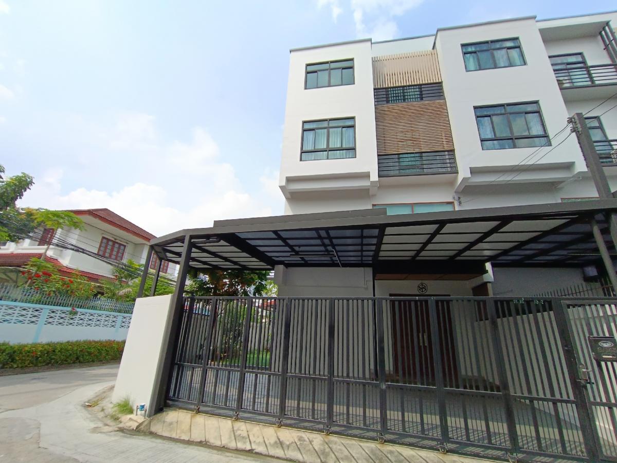 ขายทาวน์โฮมลาดพร้าว เซ็นทรัลลาดพร้าว : ขาย Townhome 3 ชั้นครึ่ง หลังมุม ลาดพร้าว 25