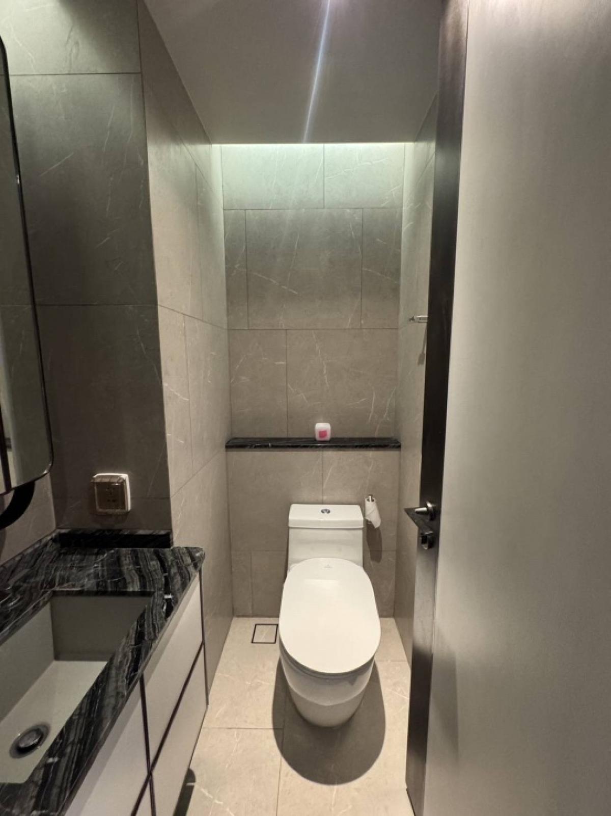 For RentCondoSukhumvit, Asoke, Thonglor : 𝐅𝐨𝐫 𝐑𝐞𝐧𝐭: The Reserve61 Highaway 2Bed 2Bath 67.62sqm Ready to move in 72K