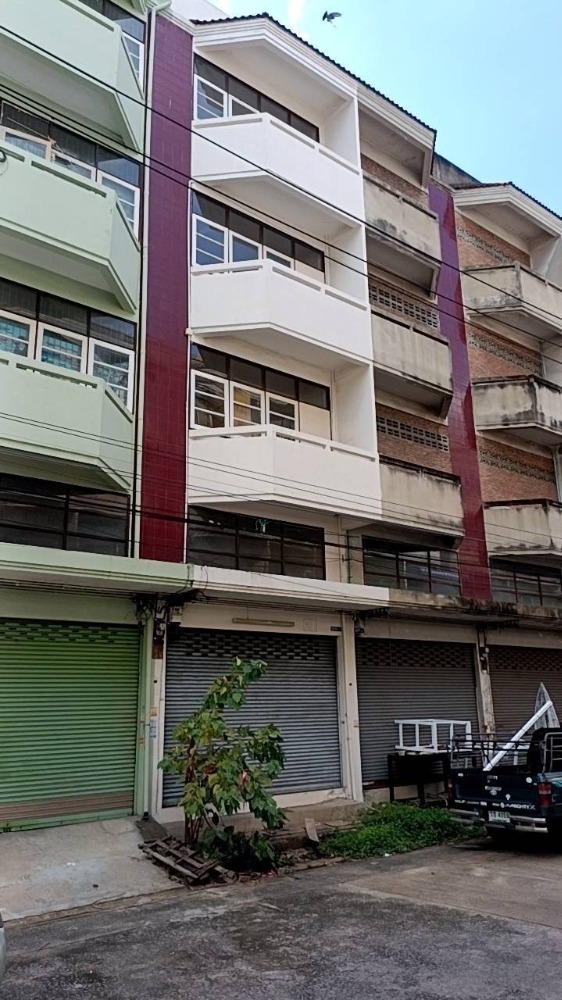 For SaleShop HouseBang kae, Phetkasem : For sale: Commercial building, 4.5 floors, 16 sqw., Phetkasem 116/5, only 100 m from Phetkasem Road.