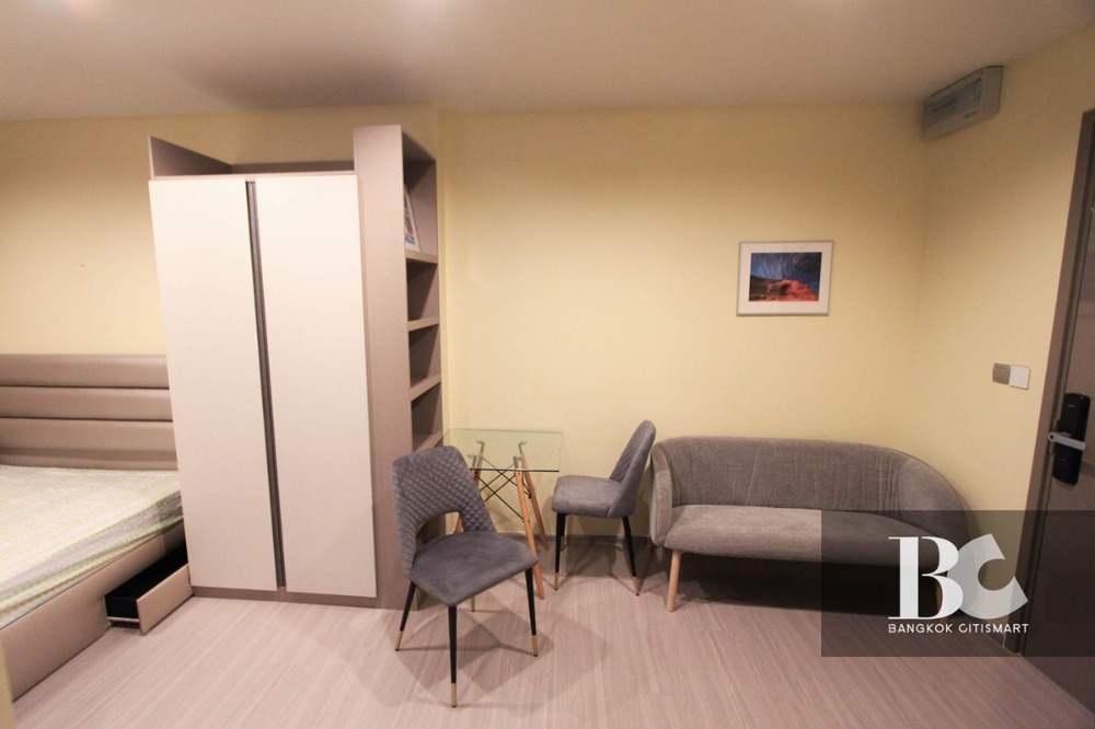 For SaleCondoRama9, Petchburi, RCA : 1 bed, Furnished, close to Airport link and MRT Phra Ram 9 station 081-245-7349