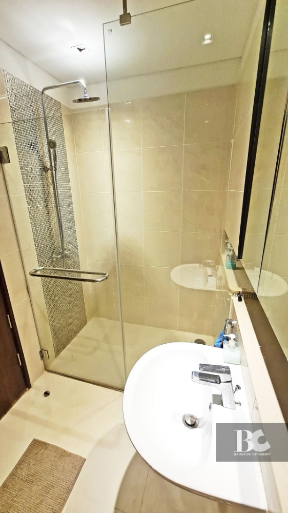 For SaleCondoSukhumvit, Asoke, Thonglor : Pet-friendly condo at Asoke walking distance to BTS Asoke Station and Terminal 21