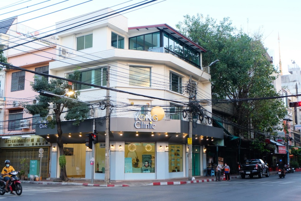 ขายอาคารพาณิชย์เยาวราช บางลำพู : ขายอาคารพานิชย์ สหคลินิคด้านความงามและแพทย์แผนจีน ตกแต่งพร้อมสูง 4 ชั้น หัวมุมแยกลำพูนไชย ใจกลางย่านเยาวราช