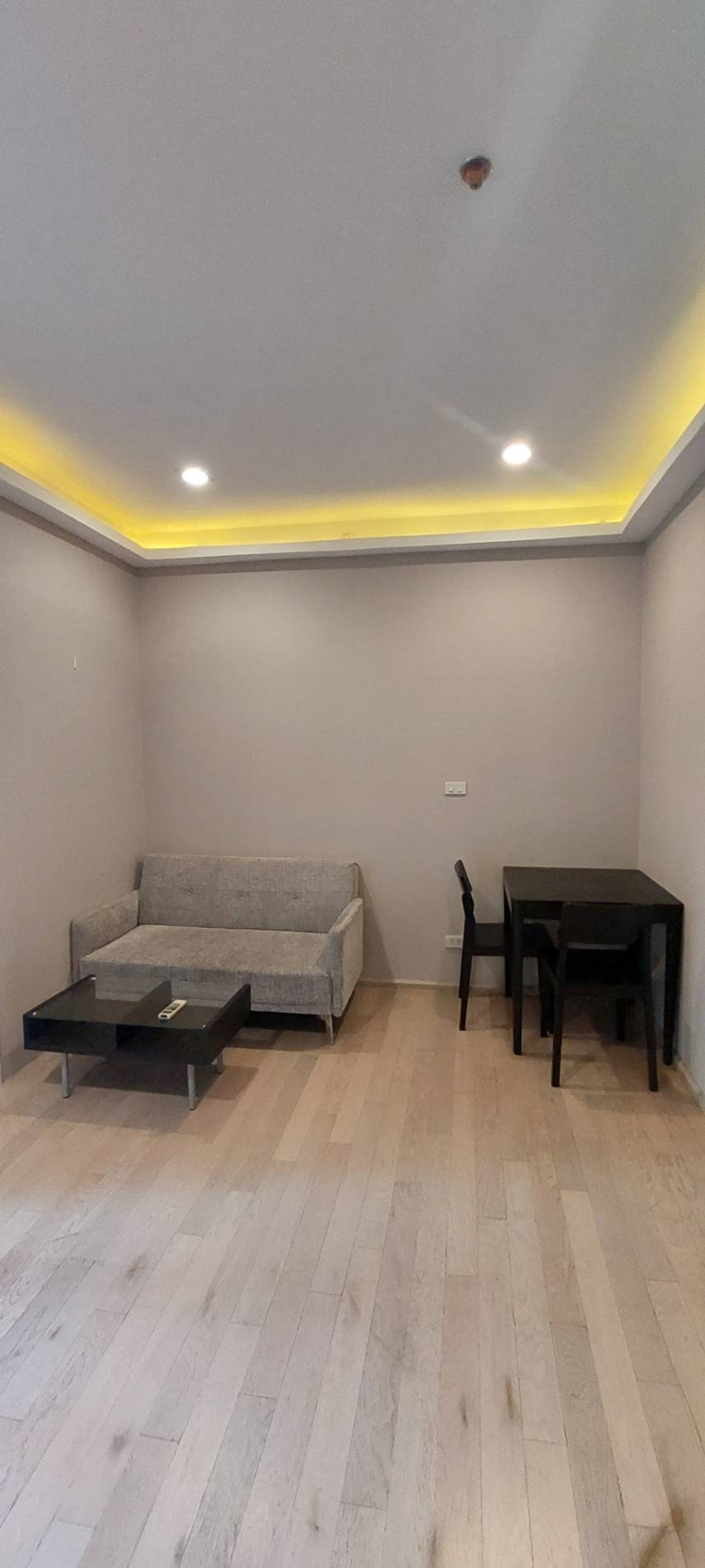 ห้องสตูดิโอ (signature room) ขนาด 47 ตร.ม.  ให้เช่าในราคาเพียง 20,000 บาท Loading...