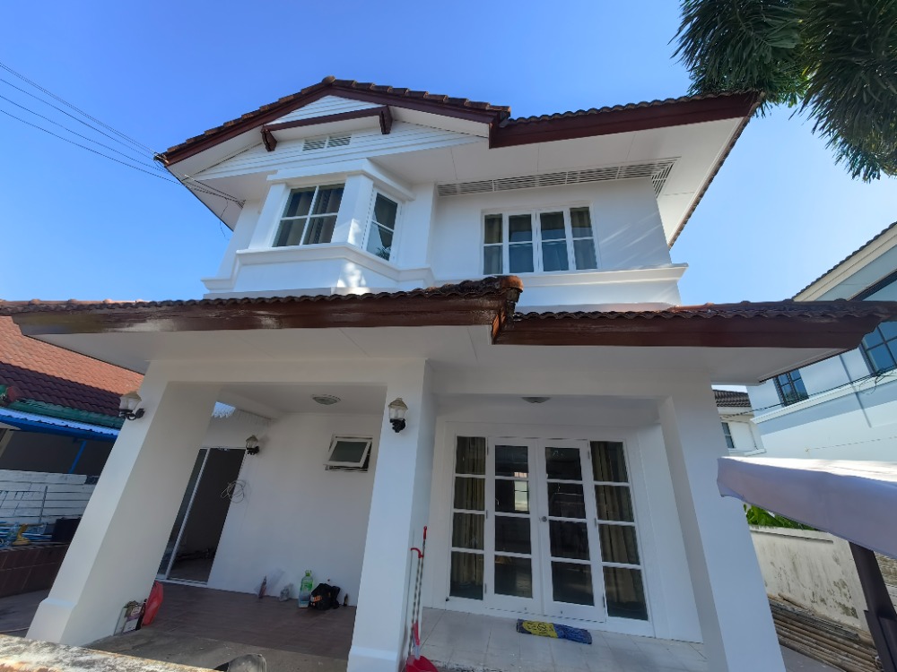 For RentHousePhuket : 2-storey detached house, 3 bedrooms, 2 bathrooms, very large common area
