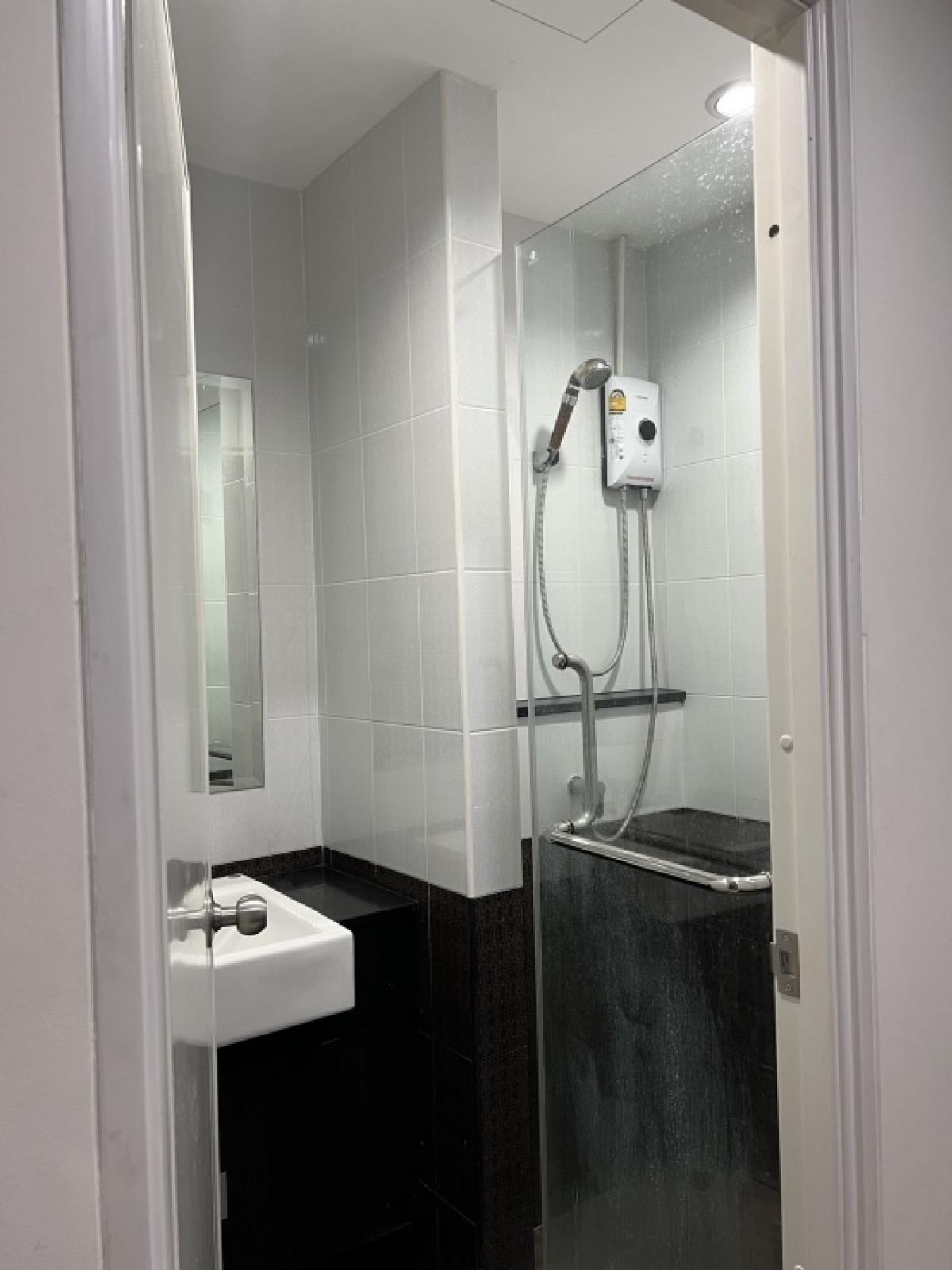 For RentCondoPattanakan, Srinakarin : For rent: Asakan Place Srinakarin, 15th floor, price 8,500 baht, accepting reservations 📌 Ready to move in