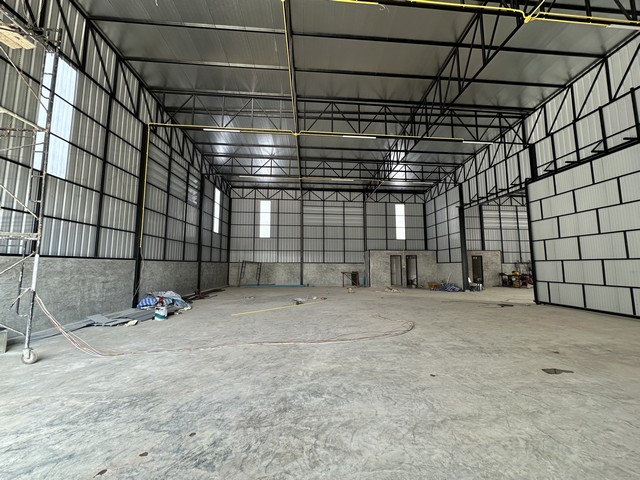 For RentWarehousePathum Thani,Rangsit, Thammasat : HR2162 Warehouse for rent, total area 560 sq m, Lam Luk Ka Khlong Si area, near AC Market, convenient transportation, near the outer ring road