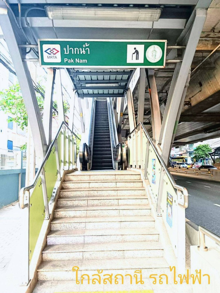 ขายทาวน์โฮมสมุทรปราการ สำโรง : ขายอาคาร 3 ชั้น ถนนสุขุมวิท ตัวเมืองสมุทรปราการ ใกล้รถไฟฟ้า 900 ม. รีโนเวทใหม่สวยพร้อมอยู่ พท.ใช้สอย 260 ตรม.