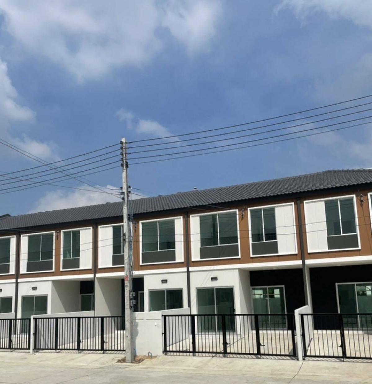 For RentTownhomePathum Thani,Rangsit, Thammasat : House for rent near Rajamangala University of Technology Thanyaburi, Khlong Hok