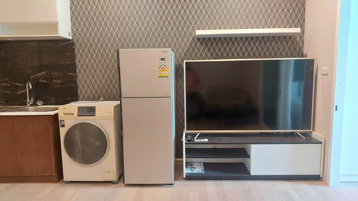 ห้องสตูดิโอ (signature room) ขนาด 47 ตร.ม.  ให้เช่าในราคาเพียง 20,000 บาท Loading...