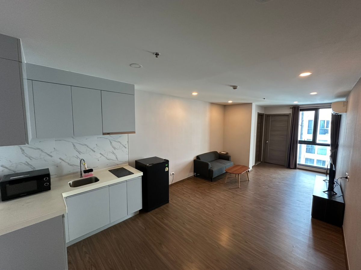For RentCondoRatchadapisek, Huaikwang, Suttisan : Condo for rent Artisan Rachada. The room is spacious.