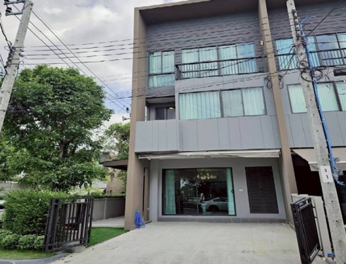 For RentTownhomePattanakan, Srinakarin : Tel. 081-632-0632 3-storey townhome rental, Soi Krungthep Krungkinda, 7 projects, Rama 9-Srinakarin, beautiful house, new Renovate, good furniture, Fully Furnished. Can raise animals