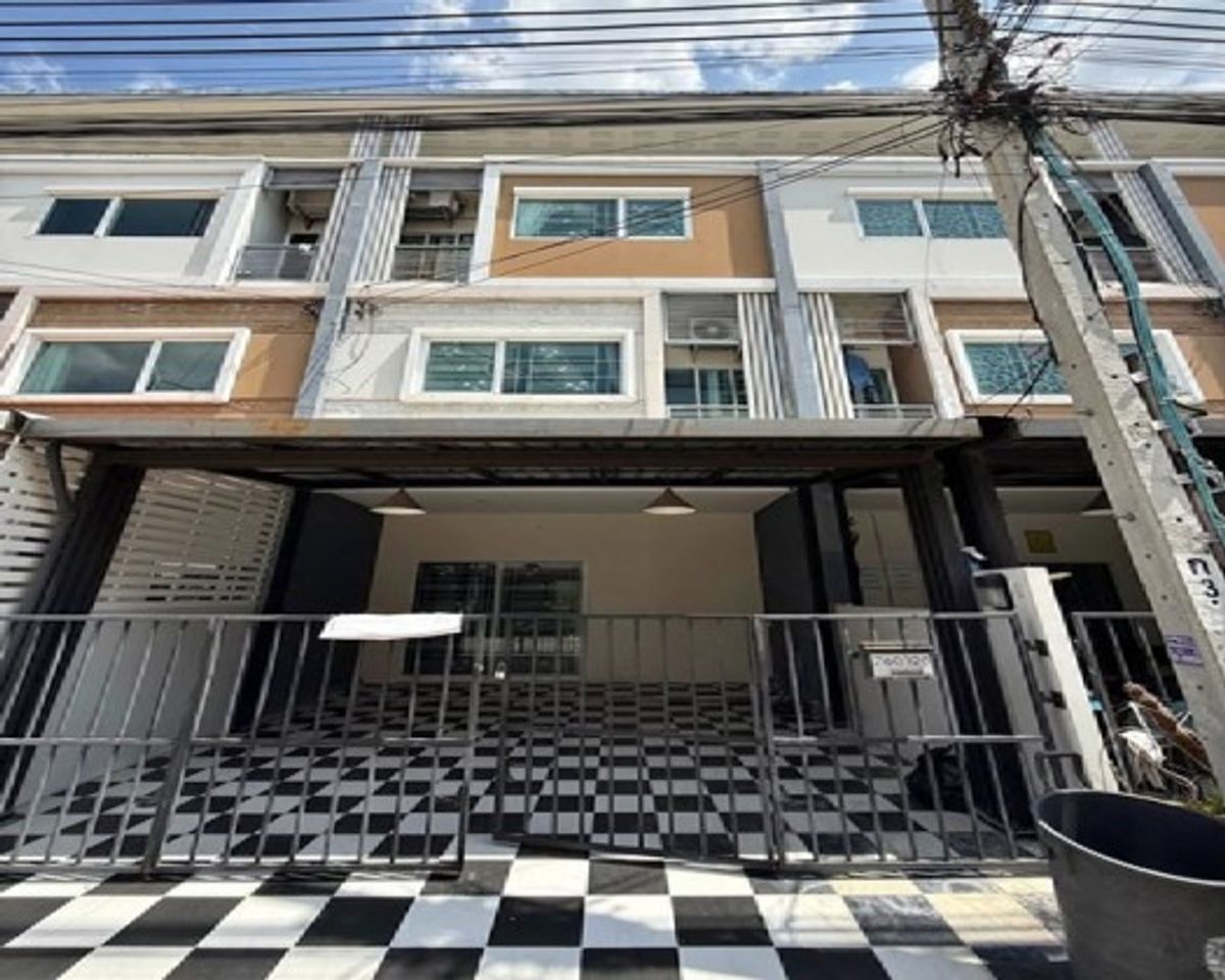 ให้เช่าทาวน์โฮมอ่อนนุช อุดมสุข : โทร. 081-632-0632 ให้เช่าทาวน์โฮม 3 ชั้น หมู่บ้านวิลเลต ซิตี้ ซอยพัฒนาการ 38 บ้านสวยมาก Renovate ใหม่ / ไม่มีเฟอร์นิเจอร์ / แอร์ 3 เครื่อง / อยู่อาศัย หรือ Home Office