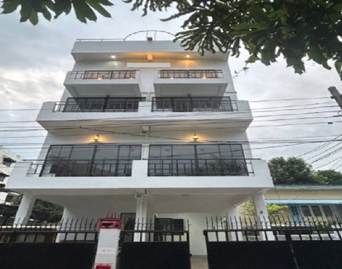 ให้เช่าทาวน์โฮมอ่อนนุช อุดมสุข : โทร. 081-632-0632 ให้เช่าทาวน์โฮม / Home Office 4 ชั้น ซอยสุขุมวิท 62 ติดทางด่วน ใกล้ BTS / แอร์ 12 เครื่อง / จอดรถ 5-6 คัน / เหมาะหลากหลายธุรกิจ