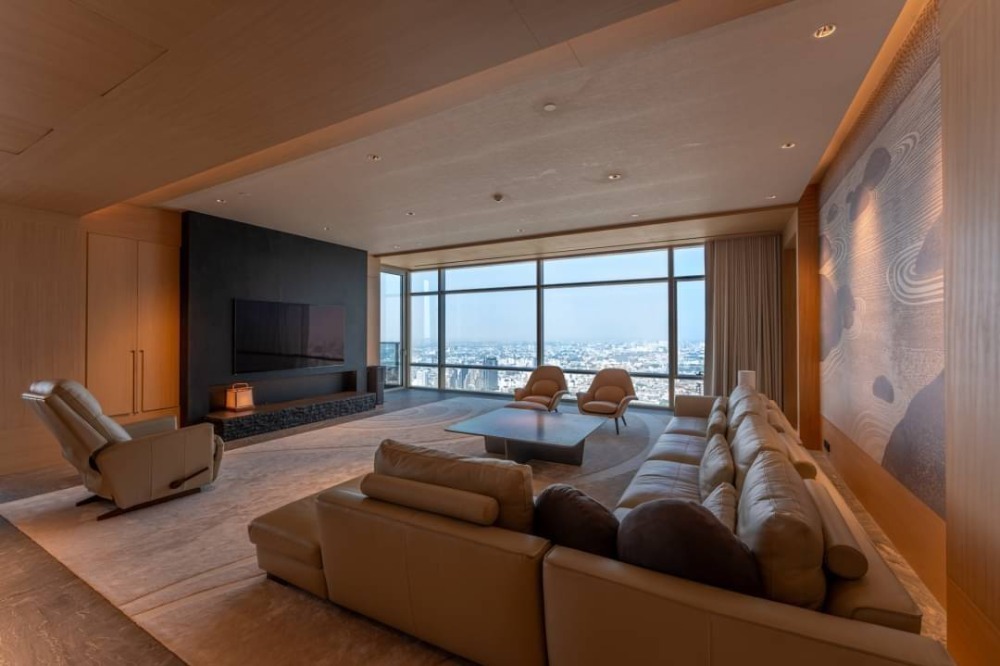 ขายคอนโดสาทร นราธิวาส : LTHC11765 - Four Seasons Private Residences FOR SALE Size 399 sqm. 4 beds 5 baths Near BTS Saphan Taksin Station ONLY 250 MB