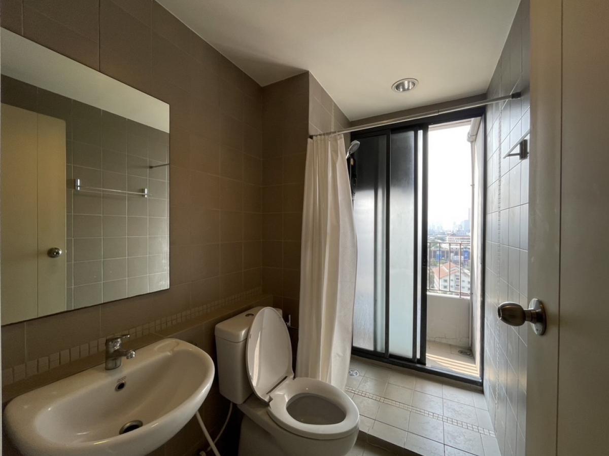 For RentCondoRamkhamhaeng, Hua Mak : Condo for rent Fuse Mobius Ramkhamhaeng Floor: 12 Building/Building: C Room size: 30 sq m. Price: 15,000 baht Nearby places: Airport Rail Link