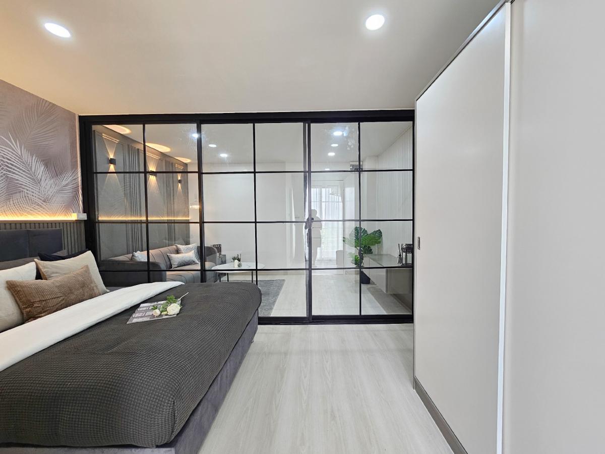 ขายคอนโดพัฒนาการ ศรีนครินทร์ : ขายอ่อนนุชเพลสคอนโด  ห้องแต่งใหม่ น่าอยู่ เฟอร์นิเจอร์ครบราคา 1,290,000 บาท ซอยอ่อนนุช 46/2