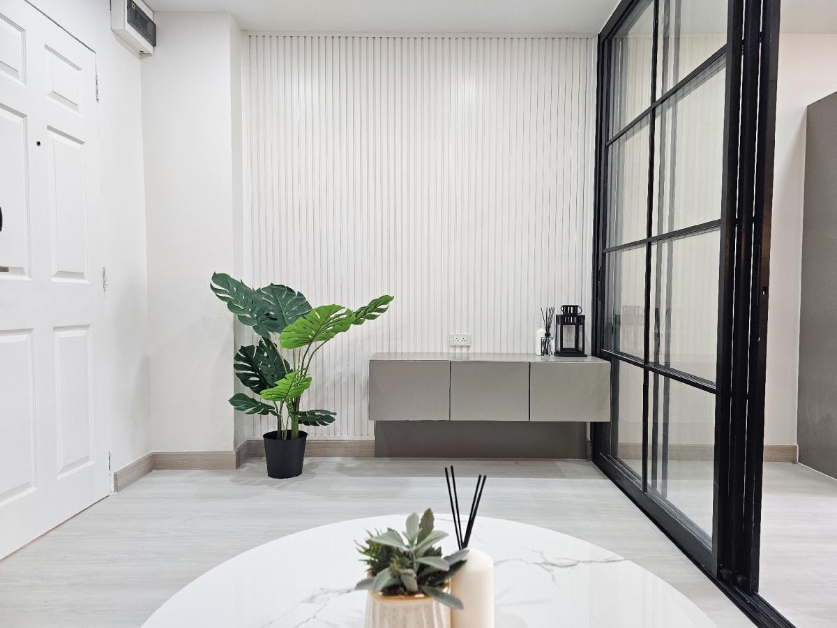 ขายคอนโดพัฒนาการ ศรีนครินทร์ : ขายอ่อนนุชเพลสคอนโด  ห้องแต่งใหม่ น่าอยู่ เฟอร์นิเจอร์ครบราคา 1,290,000 บาท ซอยอ่อนนุช 46/2