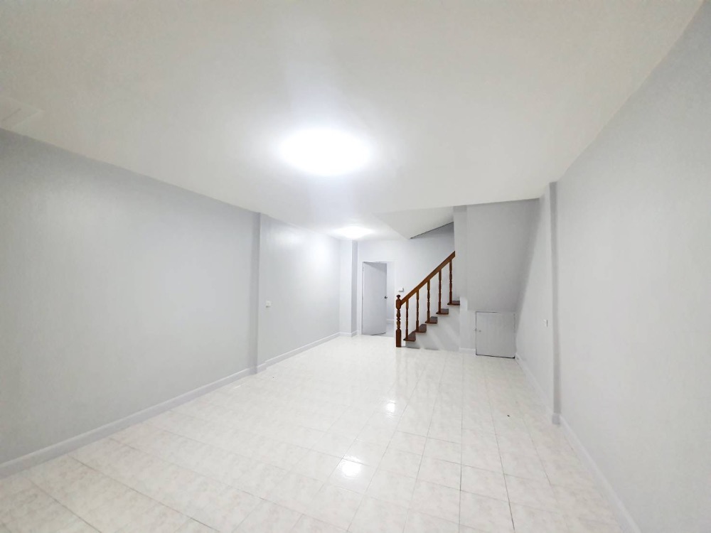 ขายทาวน์โฮมปิ่นเกล้า จรัญสนิทวงศ์ : ขายทาวเฮ้าส์ 2 ชั้น 2 นอน 2 น้ำ รีโนเวททั้งหลัง จรัญสนิทวงศ์ 22 ใกล้ MRT จรัญฯ13 ใกล้ศิริราช ตลาดพรานนก