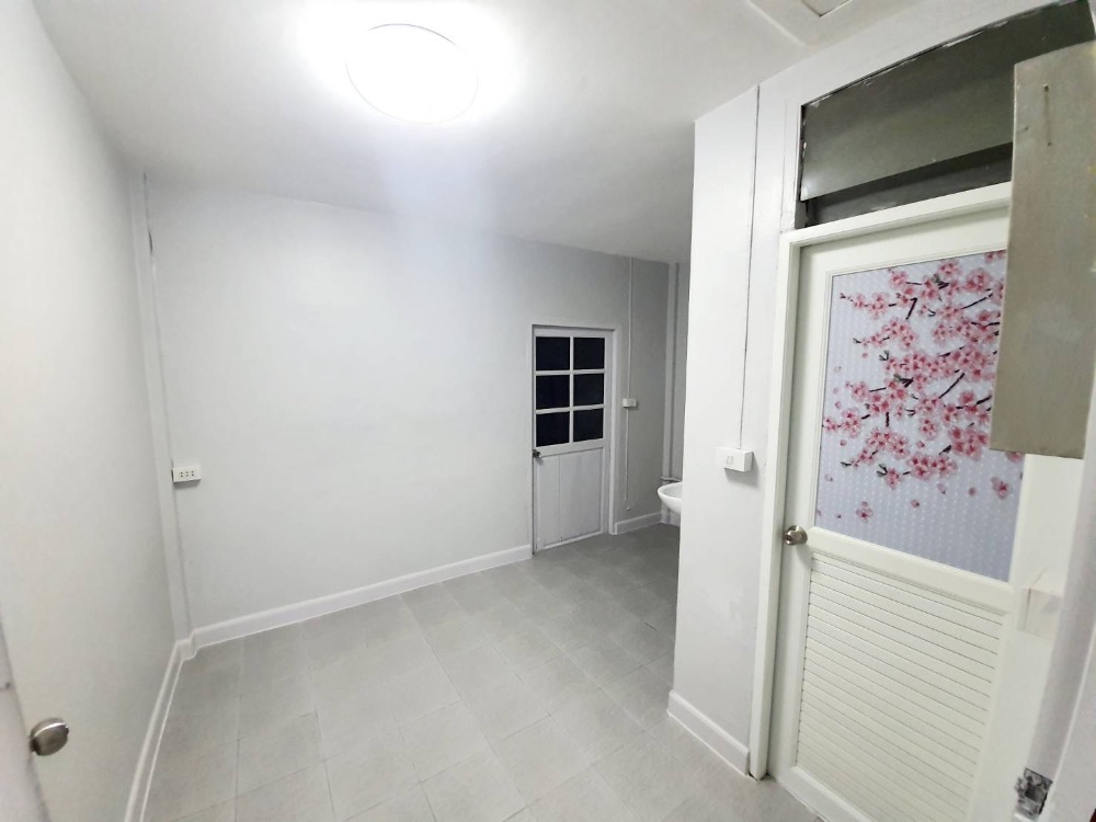 ขายทาวน์โฮมปิ่นเกล้า จรัญสนิทวงศ์ : ขายทาวเฮ้าส์ 2 ชั้น 2 นอน 2 น้ำ รีโนเวททั้งหลัง จรัญสนิทวงศ์ 22 ใกล้ MRT จรัญฯ13 ใกล้ศิริราช ตลาดพรานนก