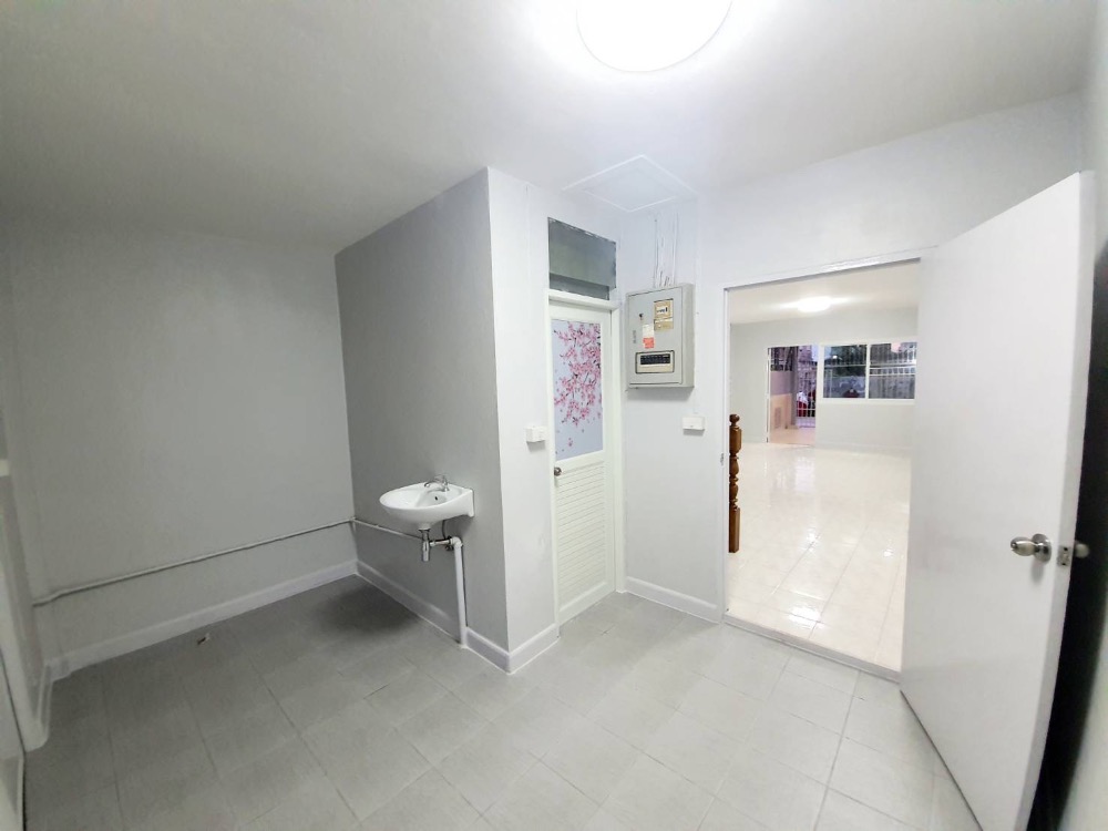 ขายทาวน์โฮมปิ่นเกล้า จรัญสนิทวงศ์ : ขายทาวเฮ้าส์ 2 ชั้น 2 นอน 2 น้ำ รีโนเวททั้งหลัง จรัญสนิทวงศ์ 22 ใกล้ MRT จรัญฯ13 ใกล้ศิริราช ตลาดพรานนก