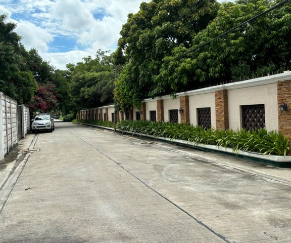 For SaleLandKaset Nawamin,Ladplakao : Land for sale in Kaset Nawamin area, size 120 square wah, beautiful, cheap, good.