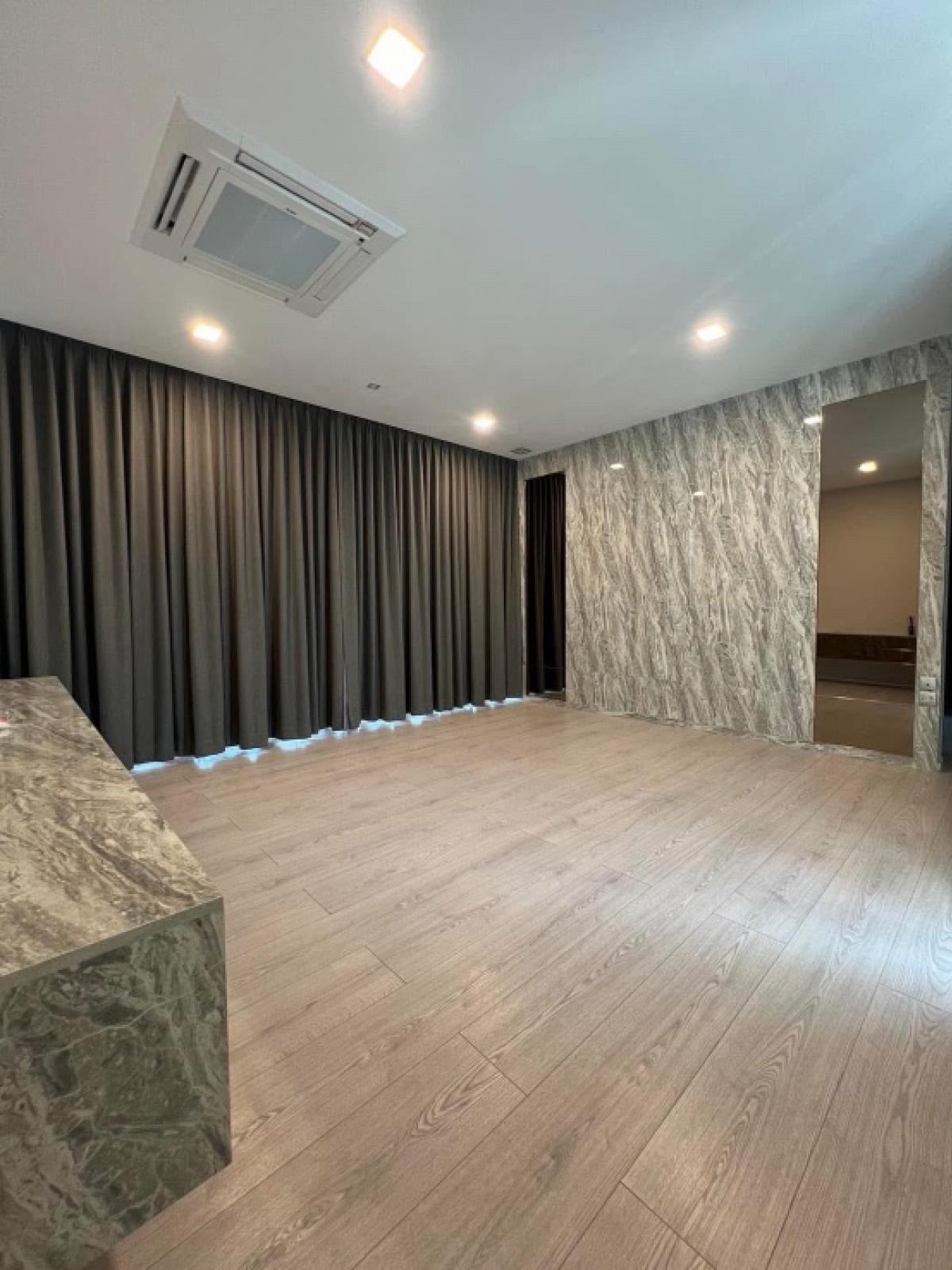 ขายบ้านบางนา แบริ่ง ลาซาล : ขายบ้าน Vive Bangna ขนาด 354 Sq.m  4 bed 5 bath เพียง 48 MB ติดต่อ 086-795-9997 จิมมี่