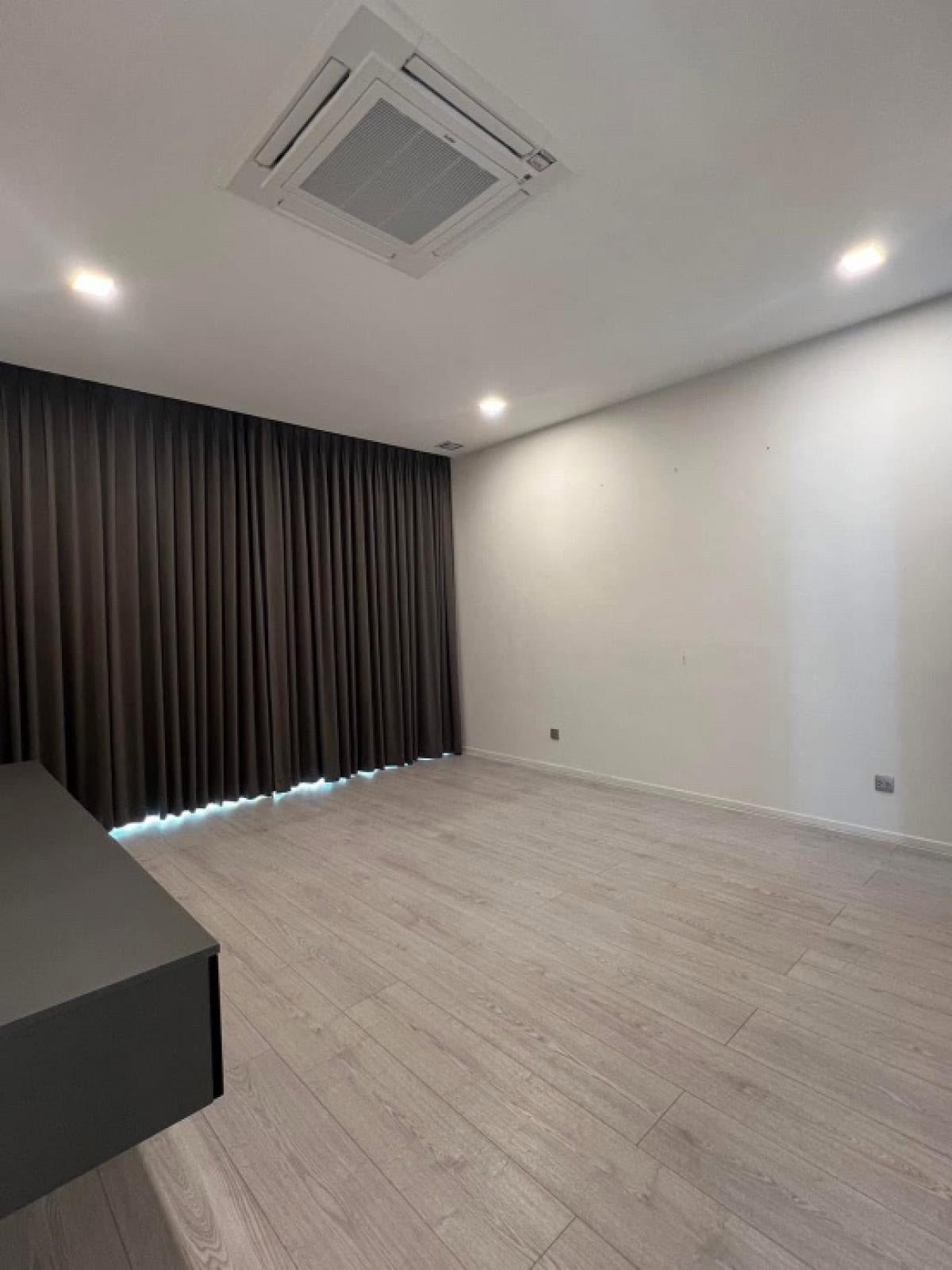 ขายบ้านบางนา แบริ่ง ลาซาล : ขายบ้าน Vive Bangna ขนาด 354 Sq.m  4 bed 5 bath เพียง 48 MB ติดต่อ 086-795-9997 จิมมี่