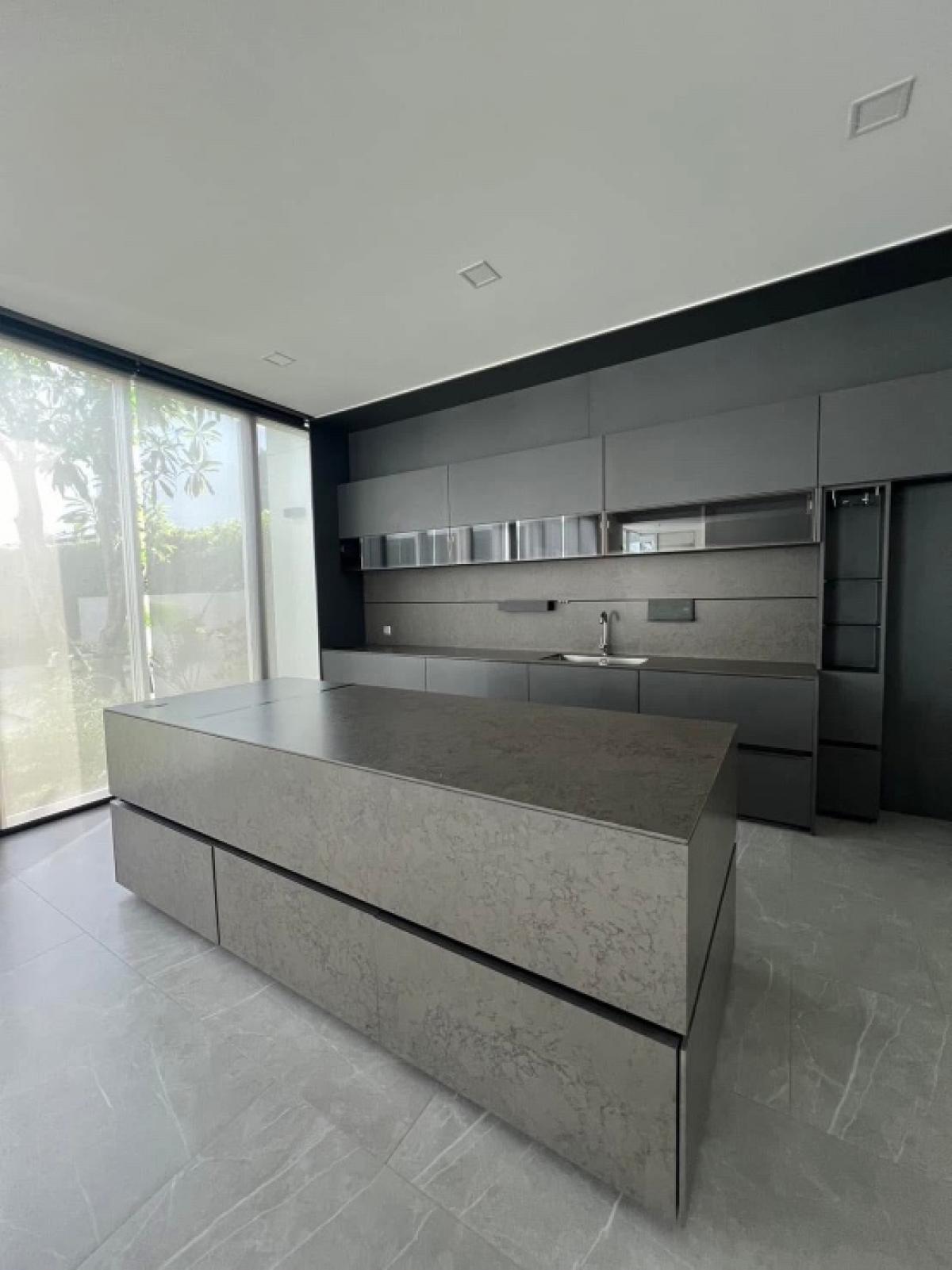 ขายบ้านบางนา แบริ่ง ลาซาล : ขายบ้าน Vive Bangna ขนาด 354 Sq.m  4 bed 5 bath เพียง 48 MB ติดต่อ 086-795-9997 จิมมี่