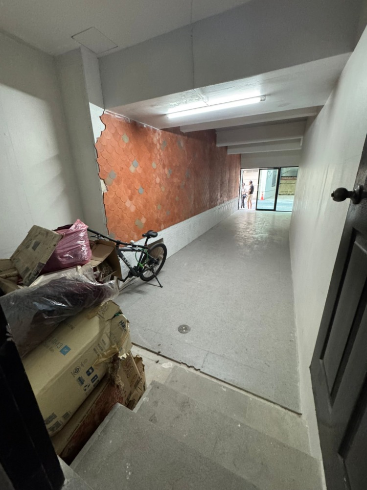 ให้เช่าอาคารพาณิชย์สุขุมวิท อโศก ทองหล่อ : LTH11594 – Commercial Building FOR RENT Size 8.75 Sqw. 35 Sqm. 1 room 1 bath Near BTS Phrom Phong Station ONLY 65K/Month