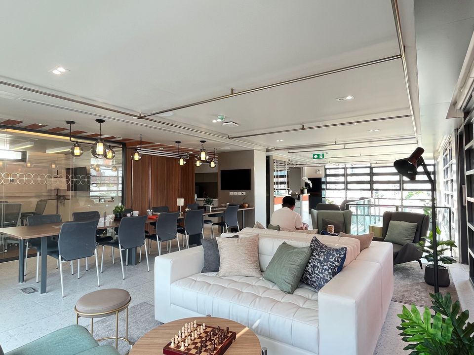 For RentOfficeWitthayu, Chidlom, Langsuan, Ploenchit : Private Office for rent, including water and electricity, separate air conditioning system, 24-hour access