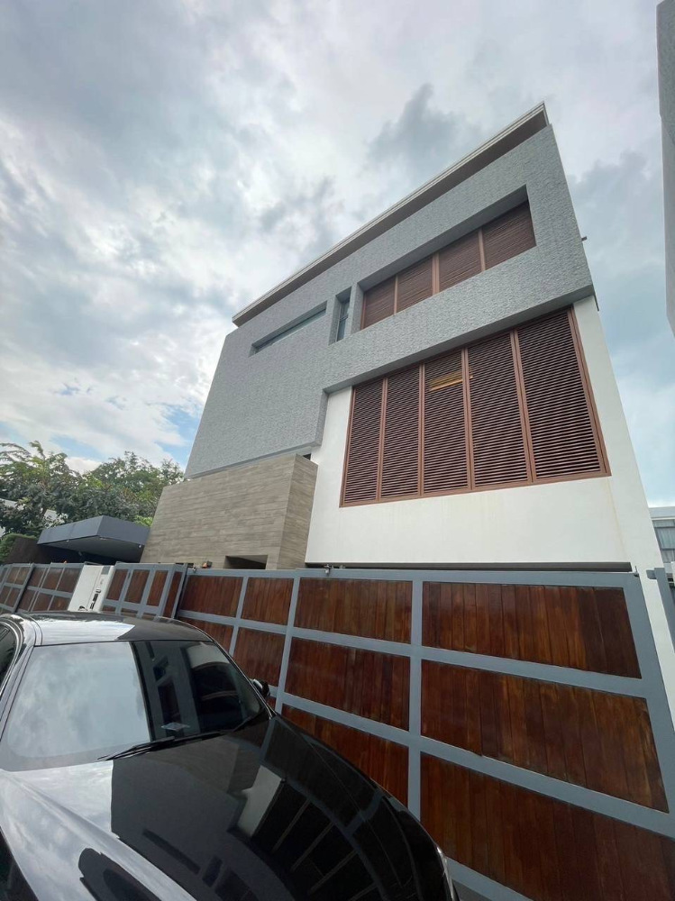 For SaleHouseRama9, Petchburi, RCA : Parc Priva Rama 9: 88.7sqwah 4bed 5bath + maid 65,000,000 Am: 0656199198